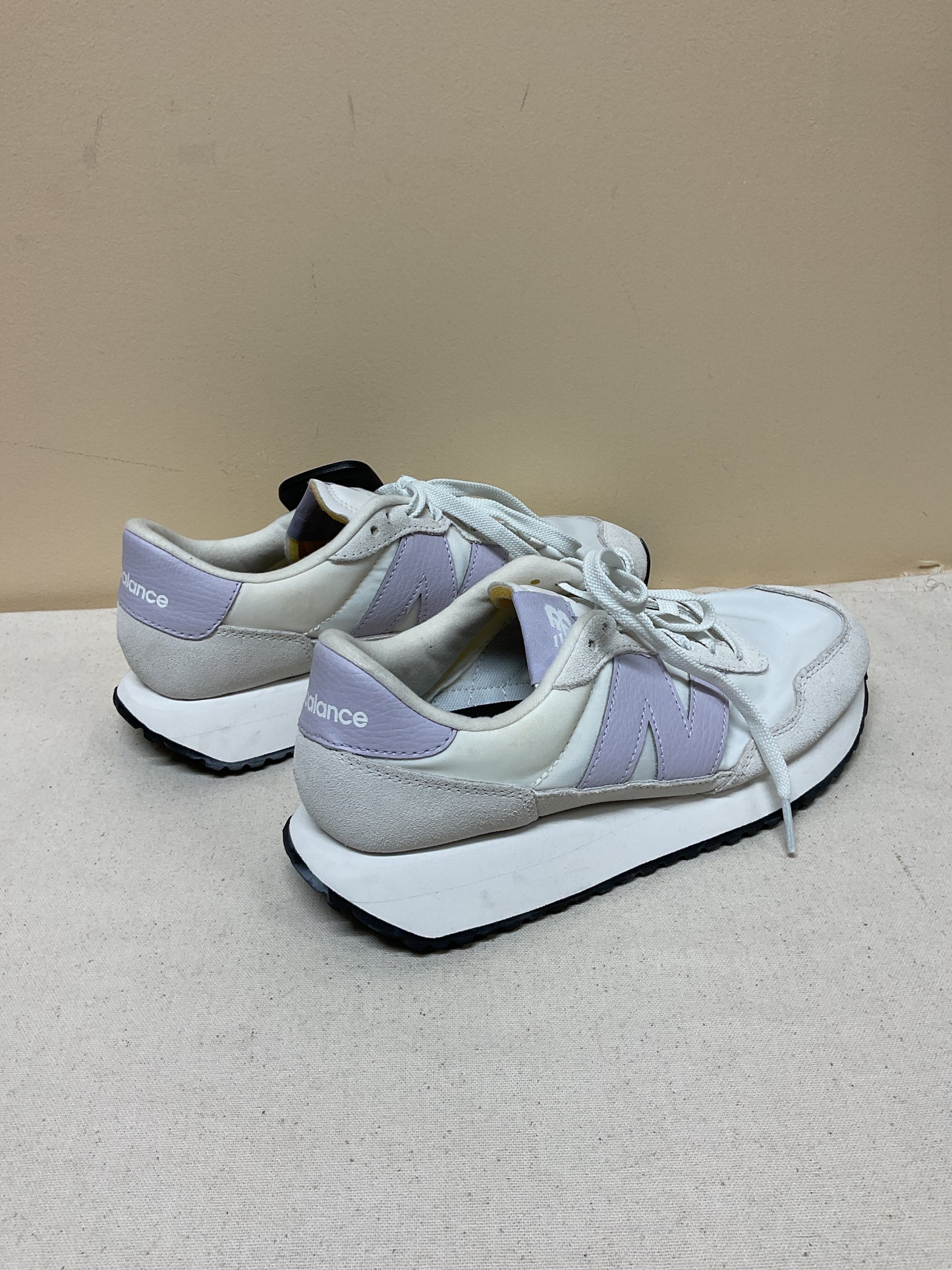 Shoes Athletic By New Balance In Purple & White, Size:9