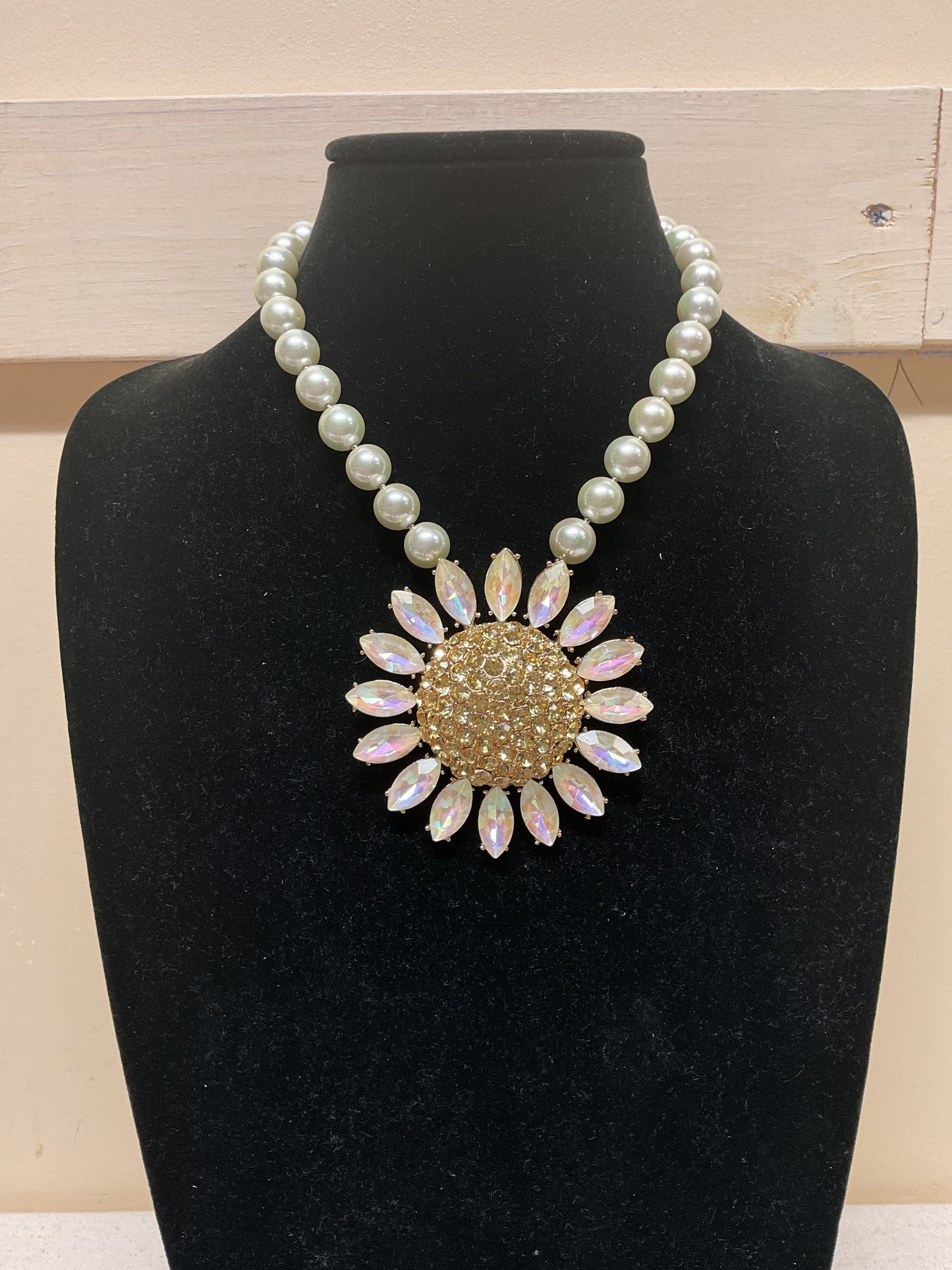 Necklace Statement By Betsey Johnson In White