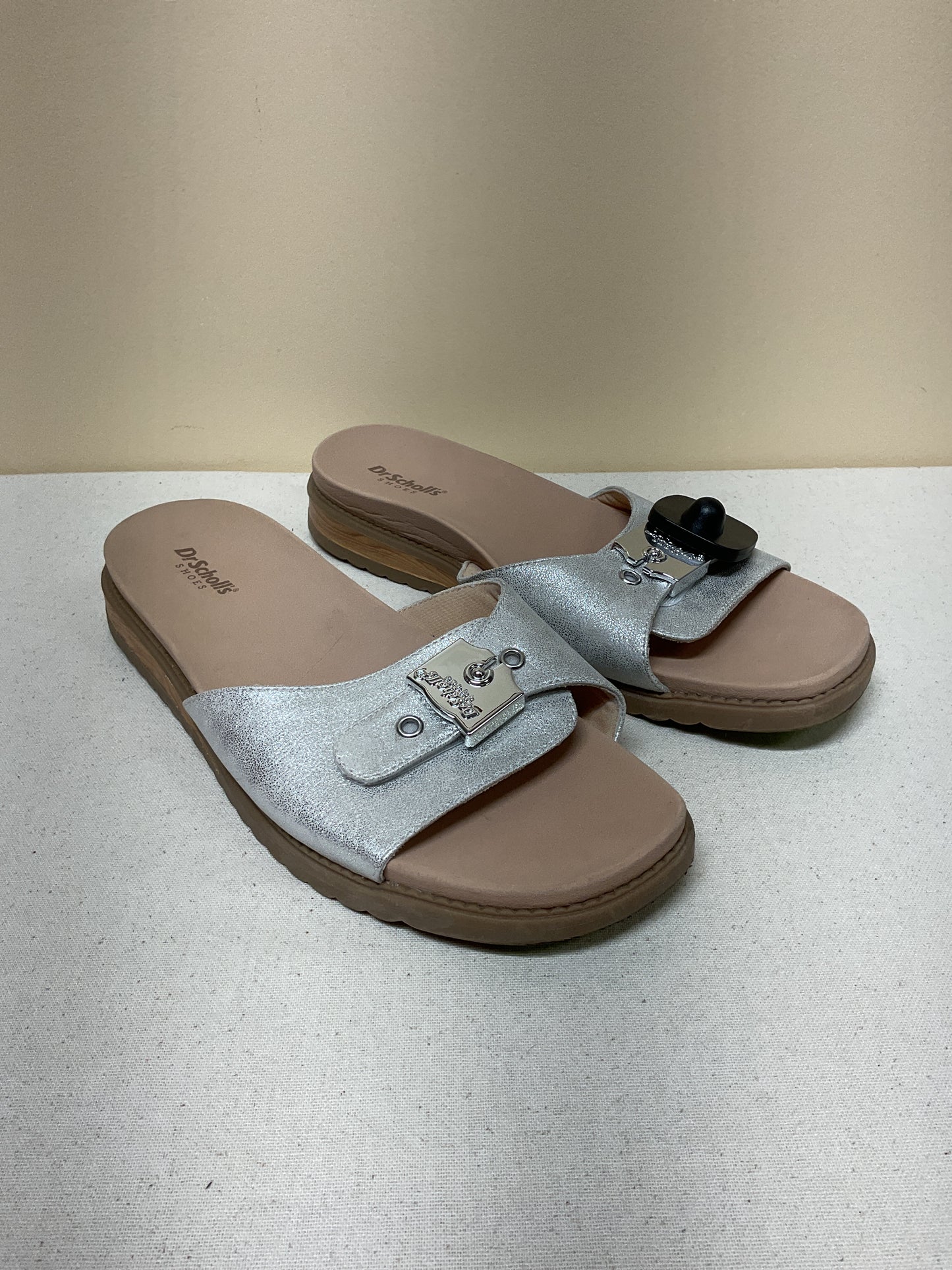 Sandals Flats By Dr Scholls In Silver & Tan, Size:10