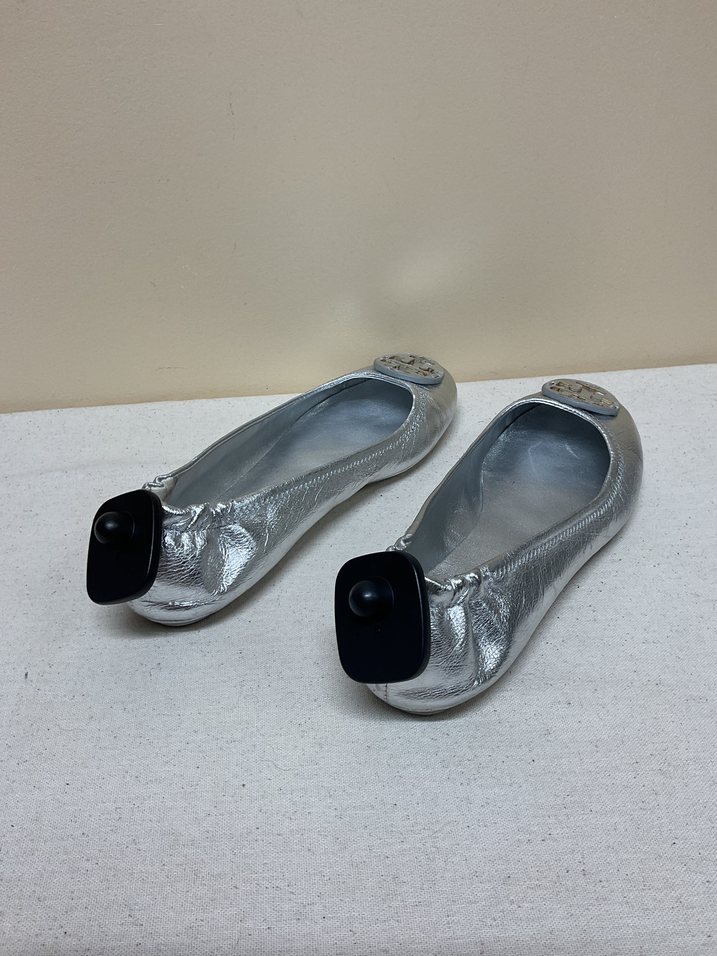 Shoes Designer By Tory Burch In Silver, Size:8