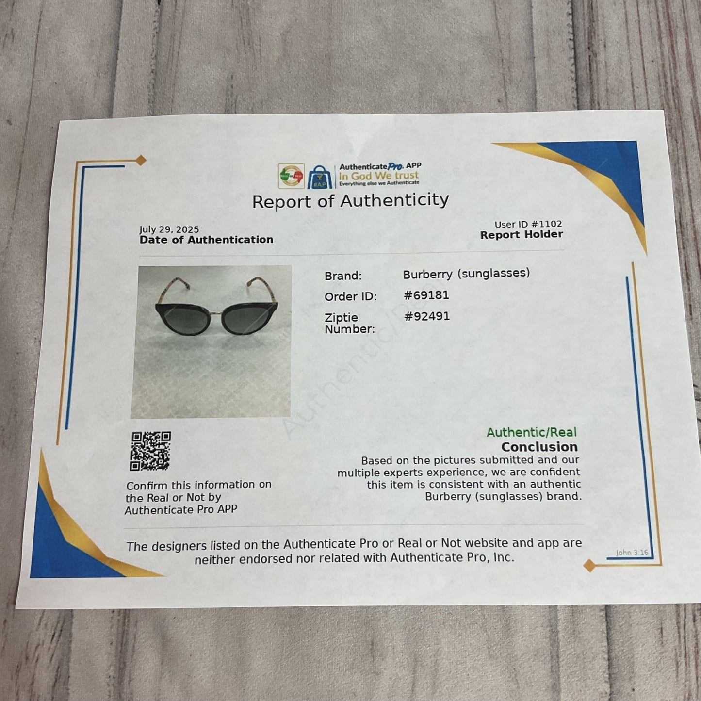 Sunglasses Luxury Designer By Burberry In Plaid Pattern
