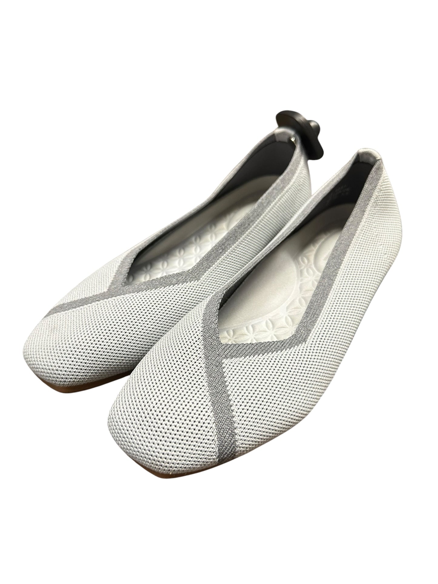 Shoes Flats By Clothes Mentor In Grey, Size:6