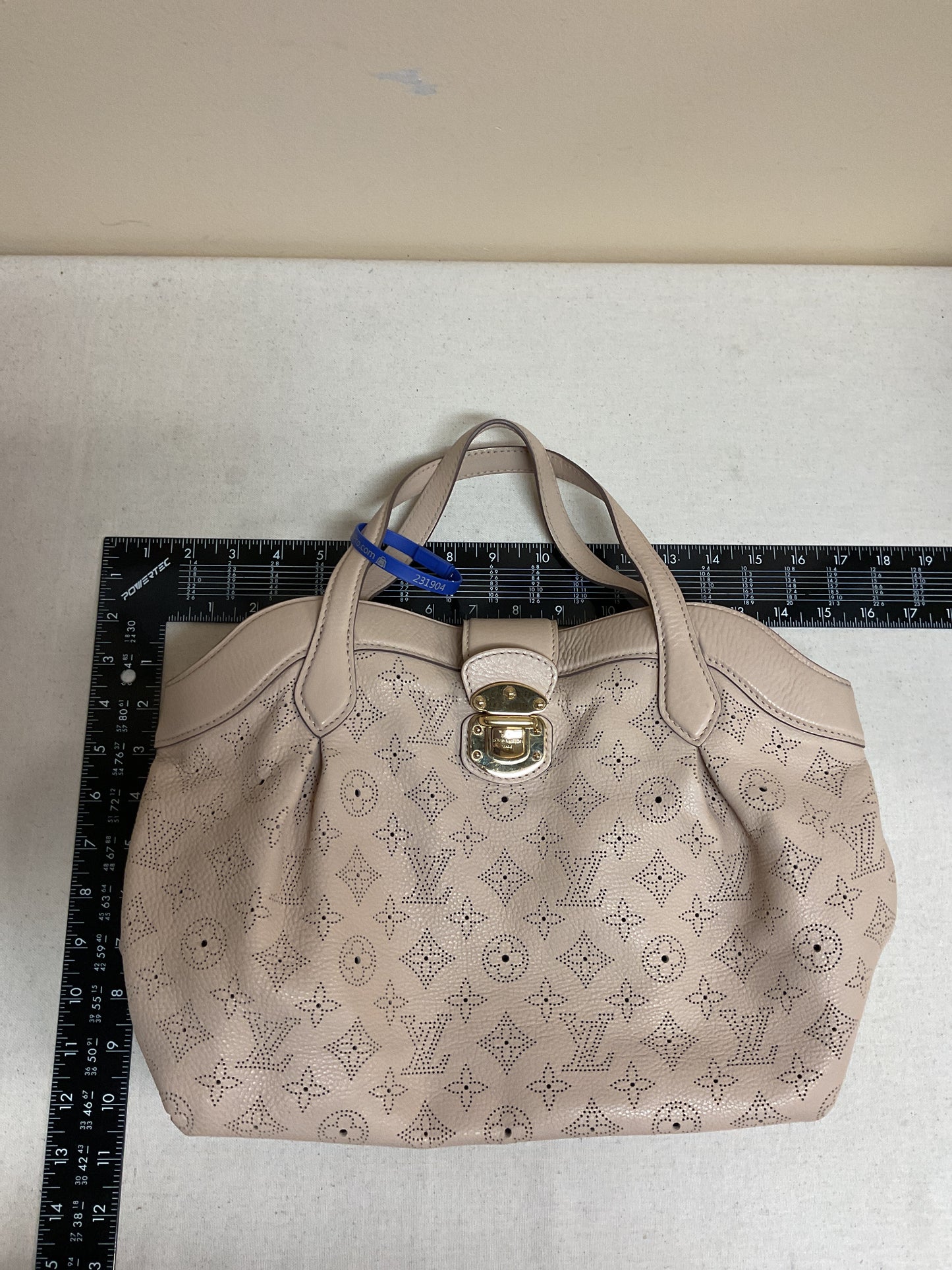 Handbag Luxury Designer By Louis Vuitton In Tan, Size:Large