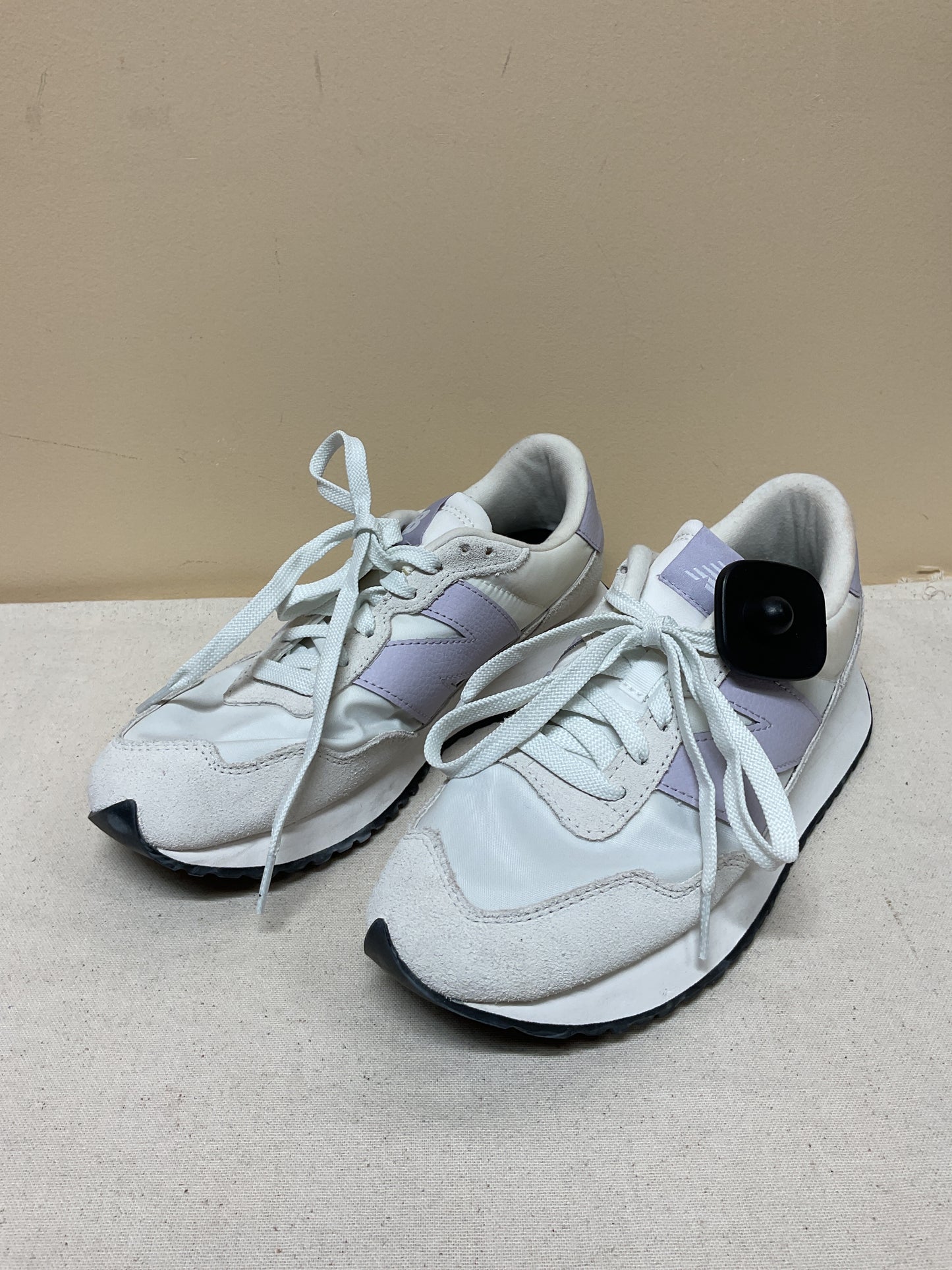 Shoes Athletic By New Balance In Purple & White, Size:9