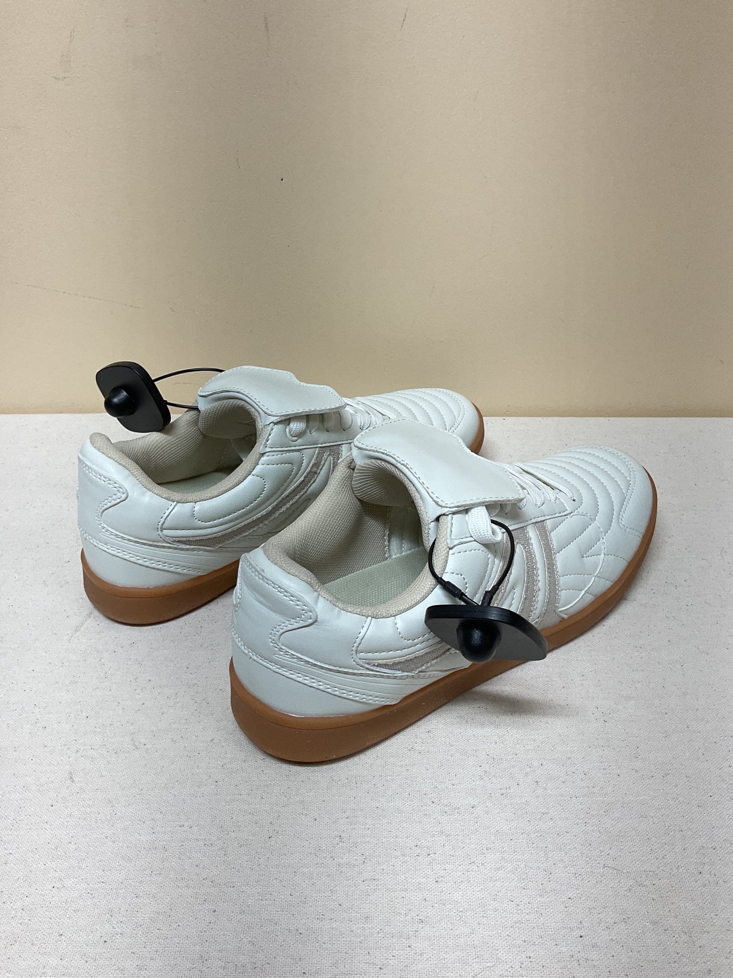 Shoes Sneakers By Steve Madden In Tan & White, Size:8