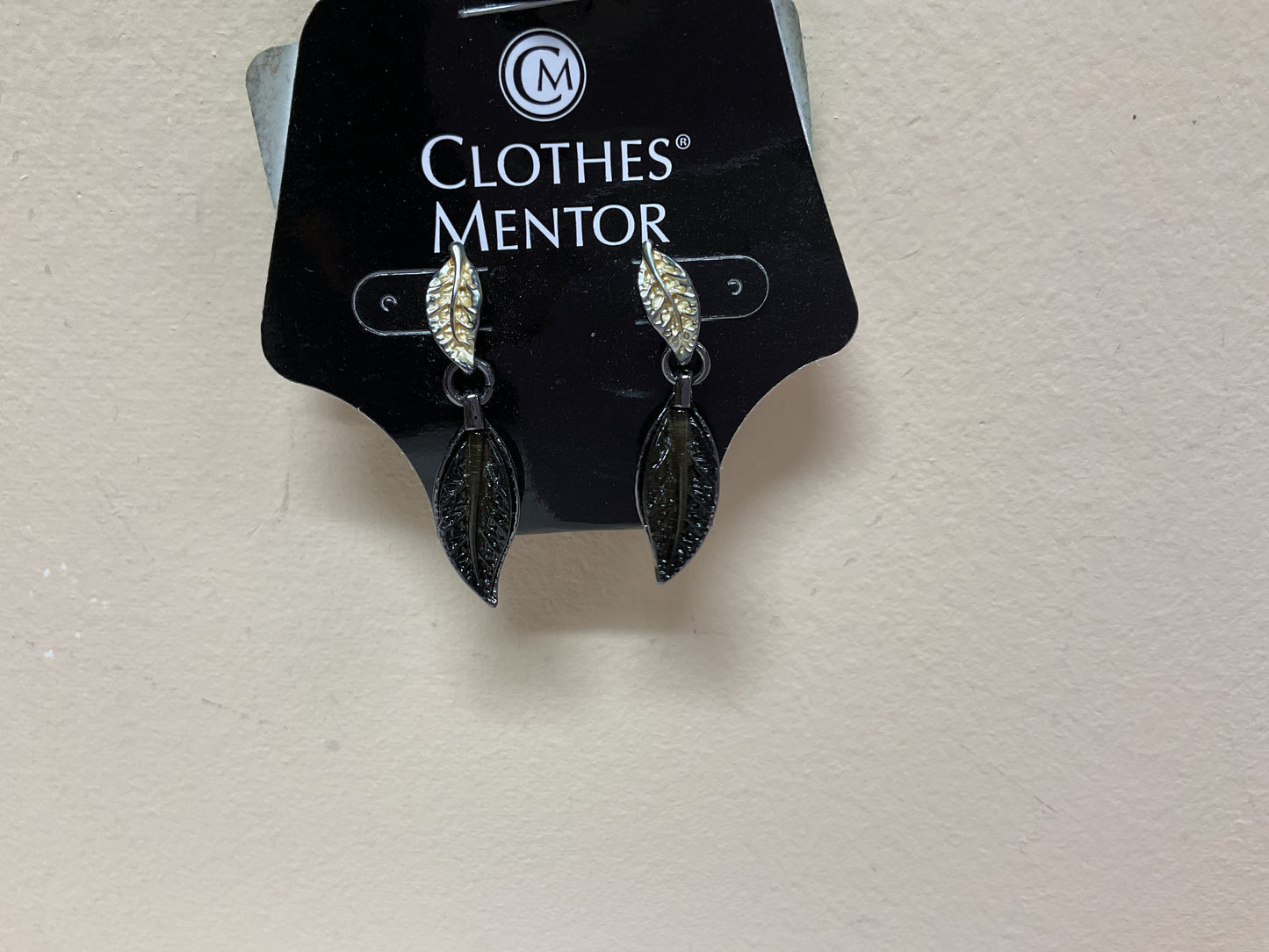 Earrings Dangle/Drop By Clothes Mentor In Black & White