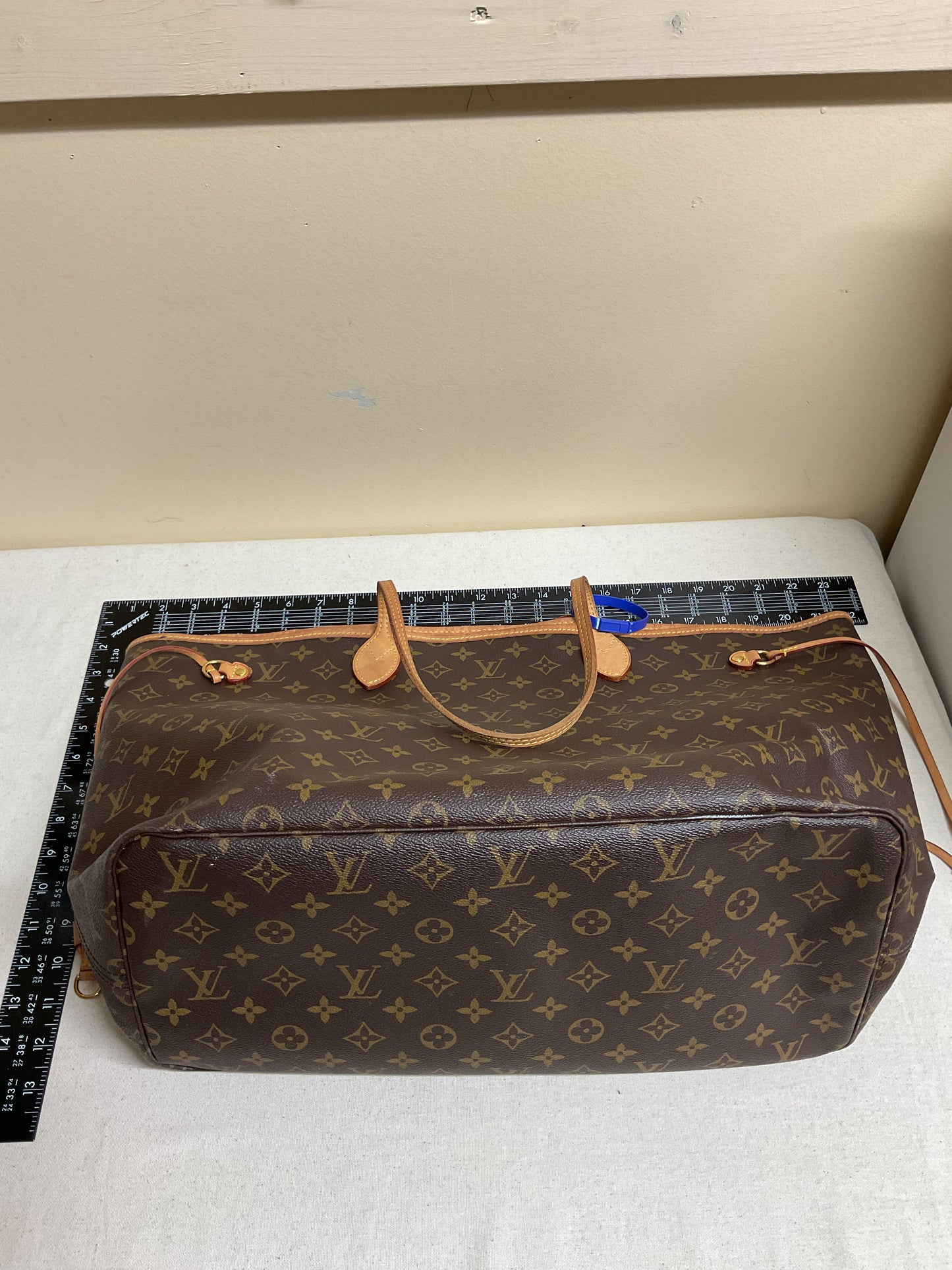 Handbag Luxury Designer By Louis Vuitton, Size: Large