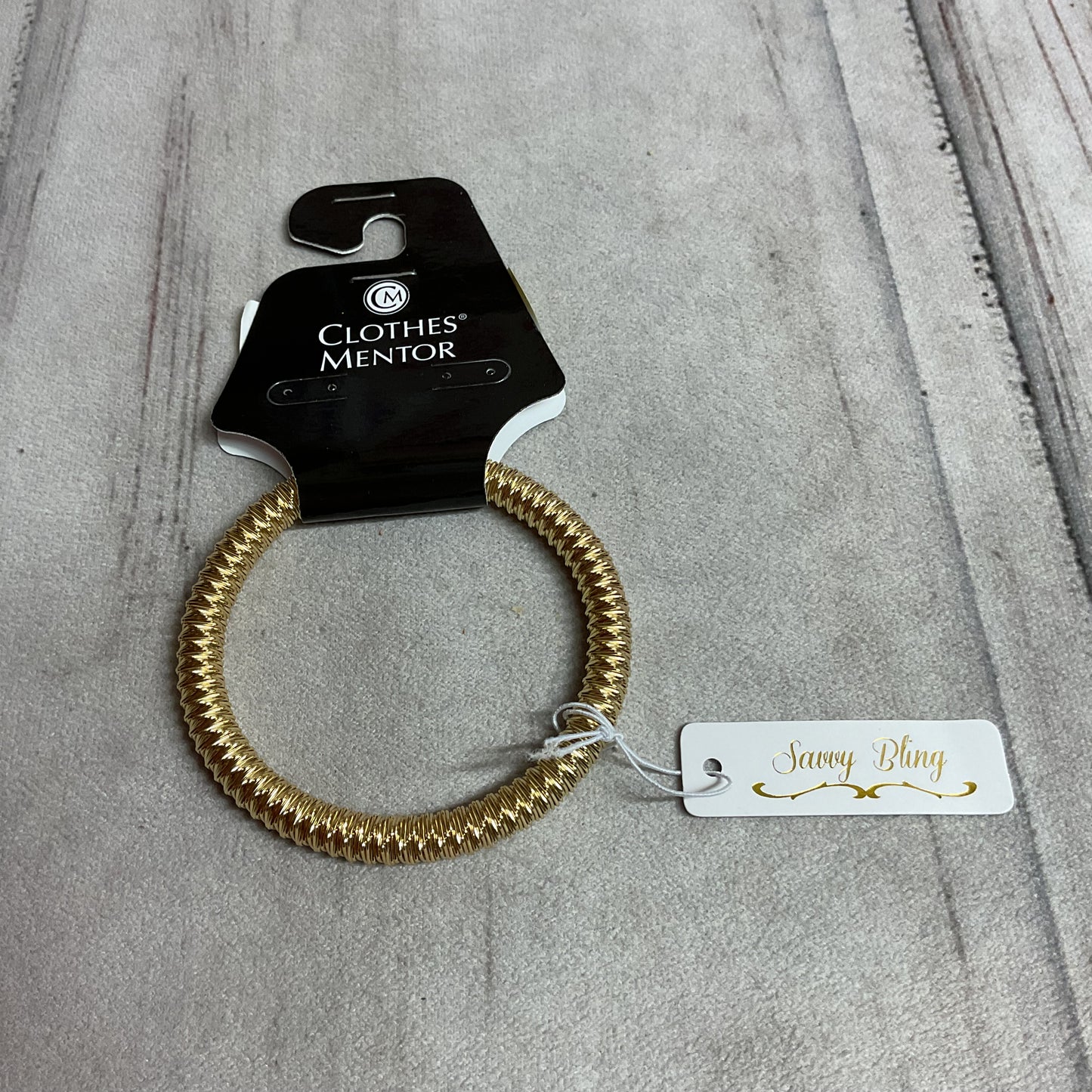 Bracelet Bangle By Clothes Mentor In Gold