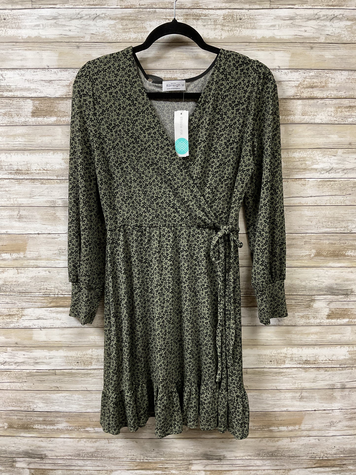 Dress Casual Short By Clothes Mentor In Green, Size:M