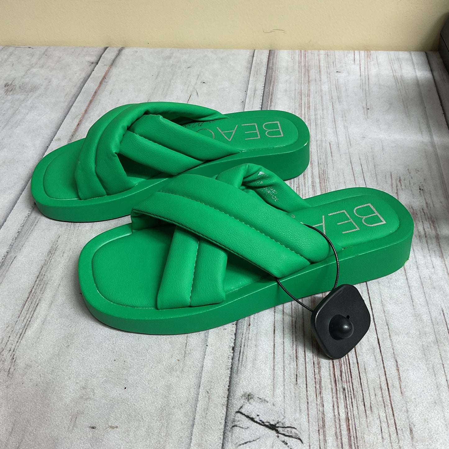 Sandals Flats By Matisse In Green, Size:8