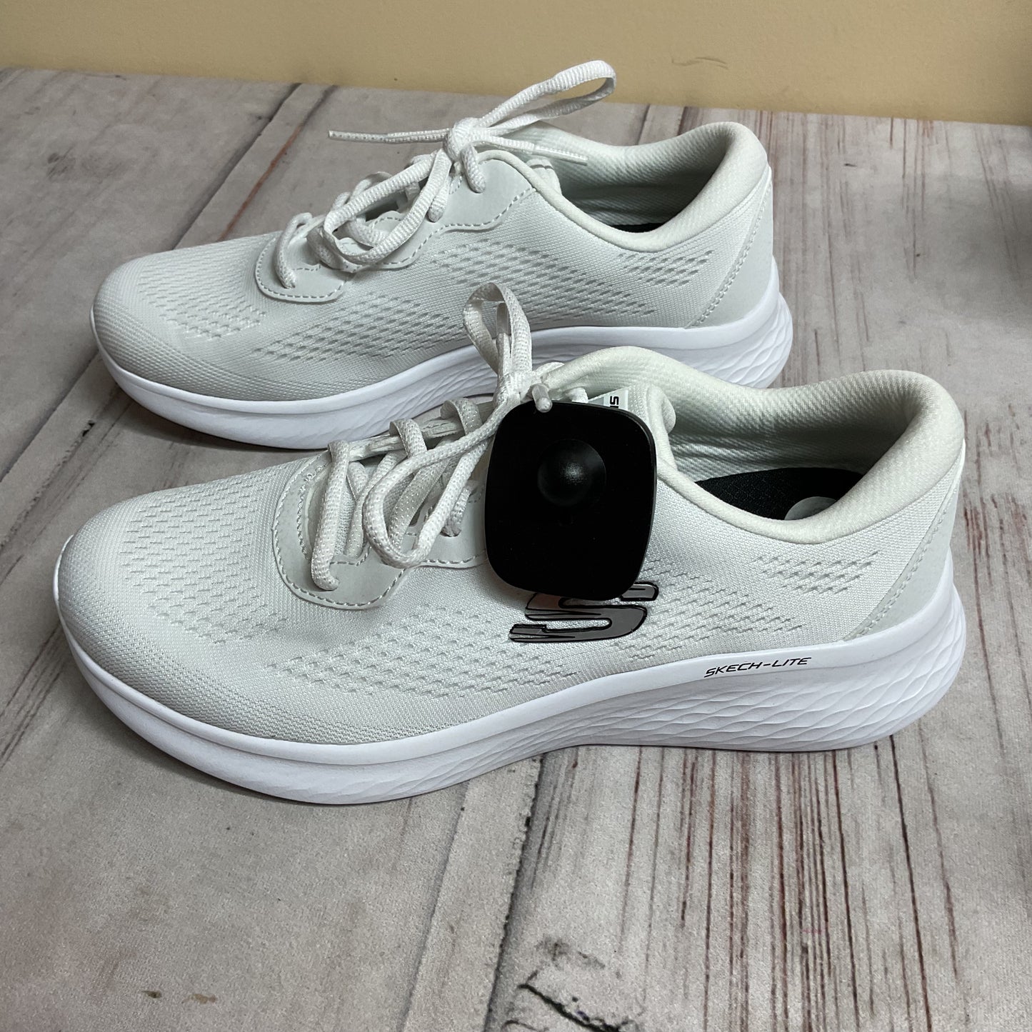 Shoes Athletic By Skechers In White, Size:6.5
