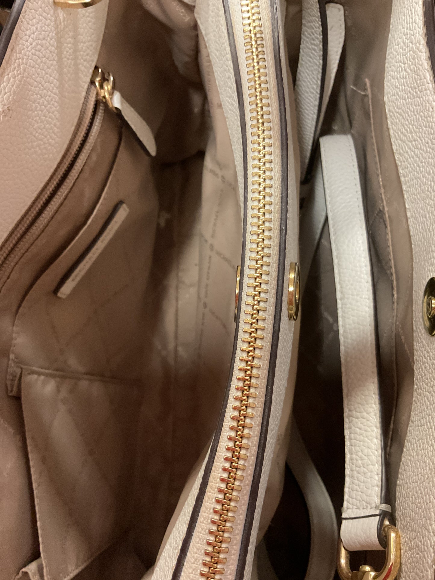Handbag Designer By Michael Kors In White, Size:Medium