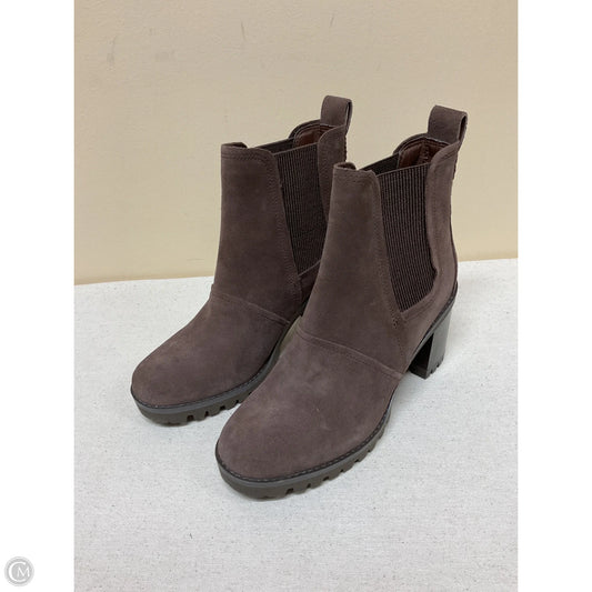 Boots Designer By Ugg In Brown, Size: 6