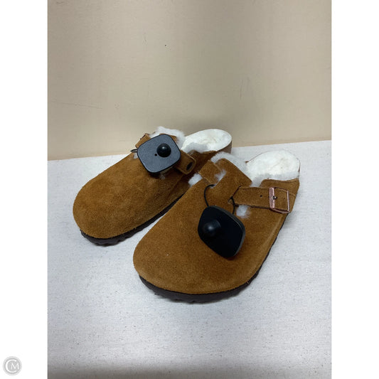 Shoes Flats By Birkenstock In Brown & Cream, Size: 8
