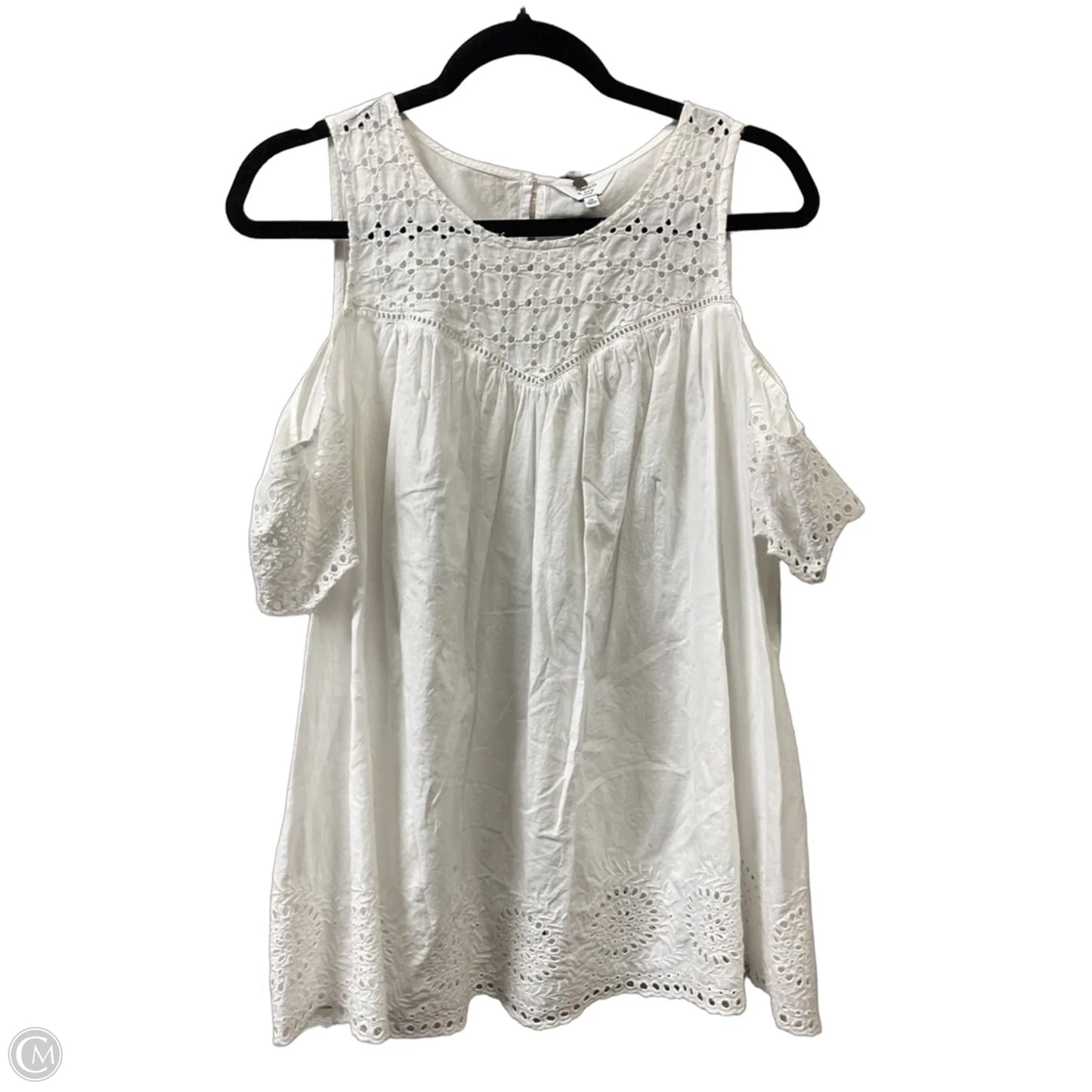 Top Short Sleeve By Crown And Ivy In White, Size: 1x