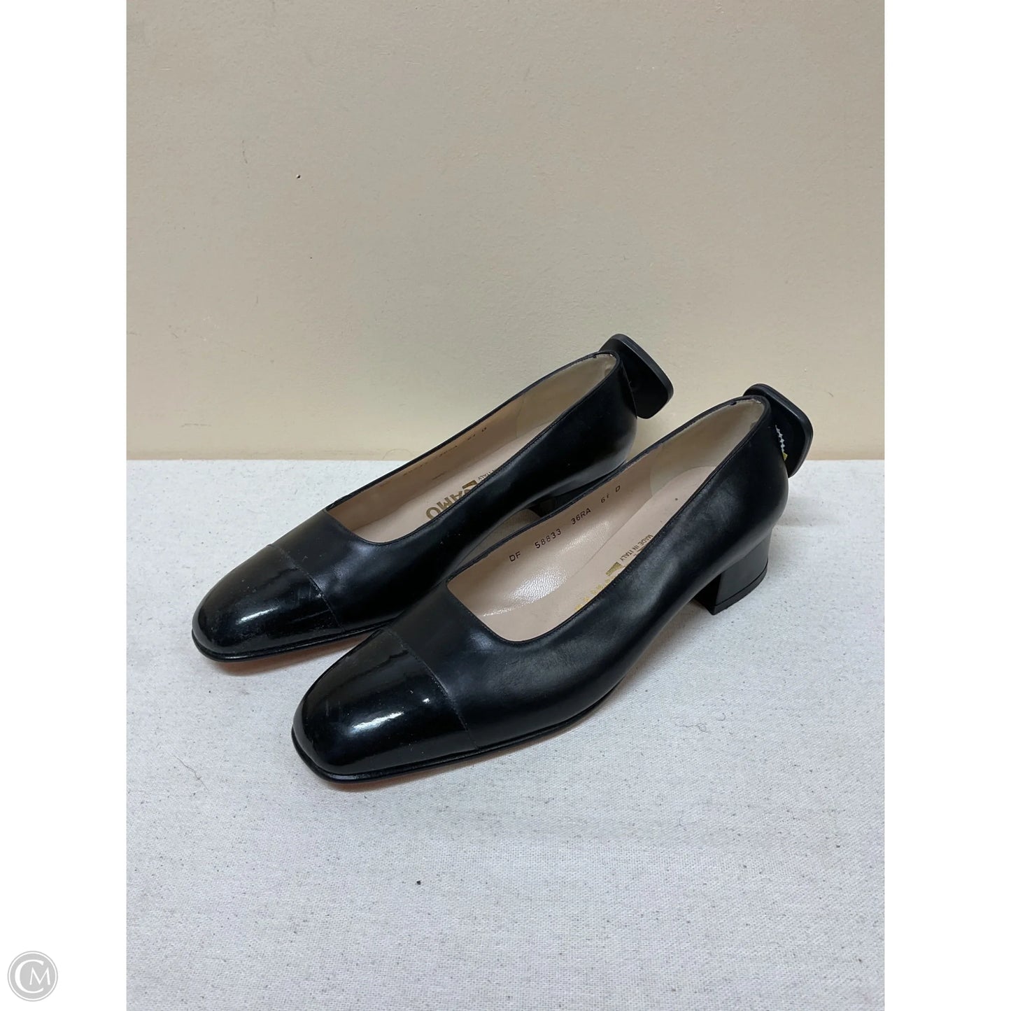 Shoes Luxury Designer By Ferragamo In Black, Size: 6.5