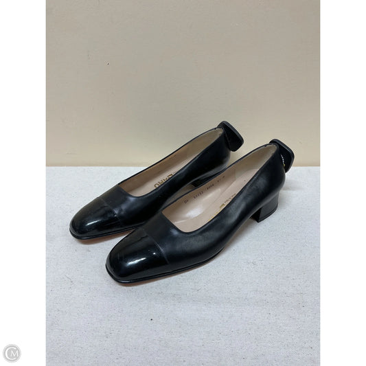 Shoes Luxury Designer By Ferragamo In Black, Size: 6.5