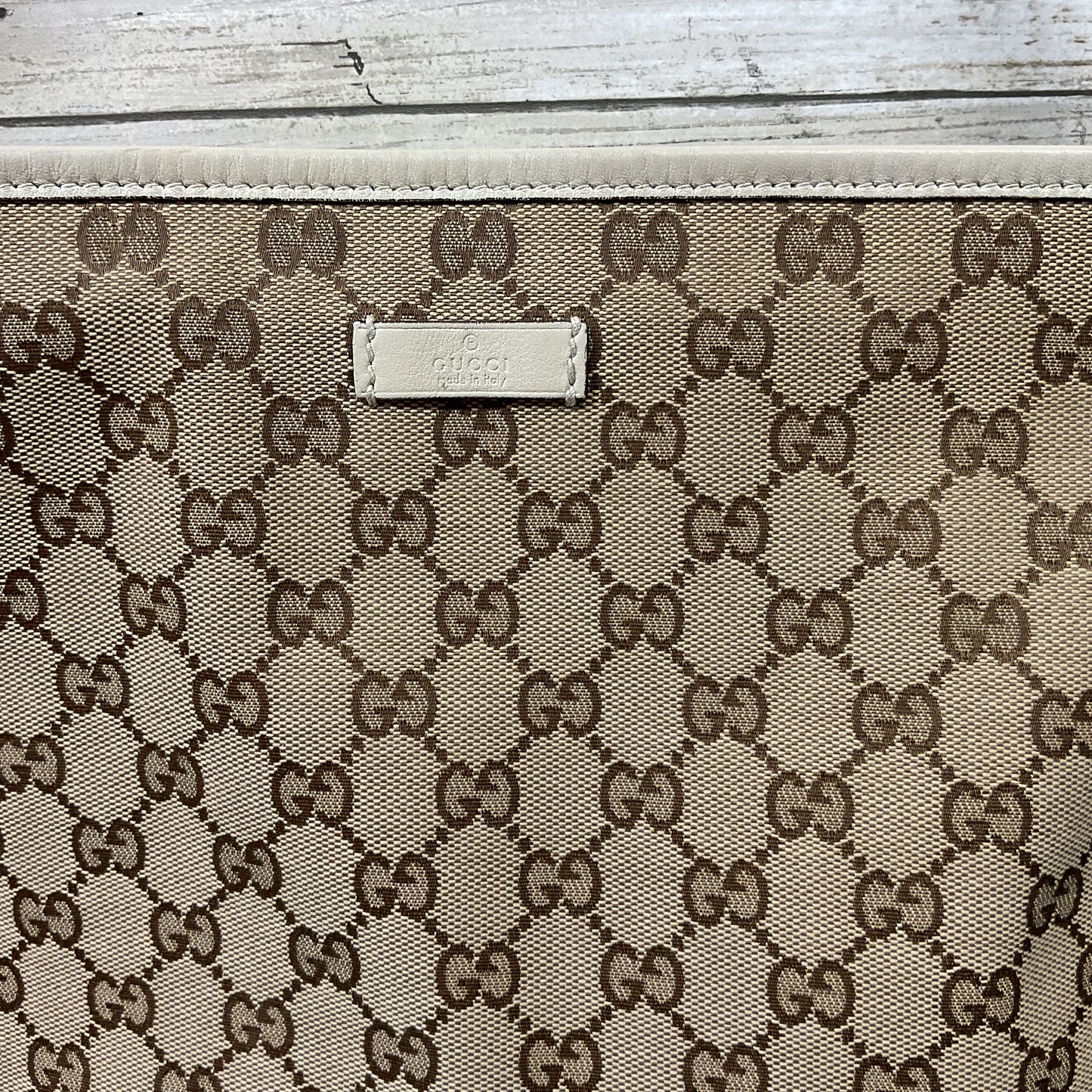 Crossbody Luxury Designer By Gucci In Cream & White, Size:Large