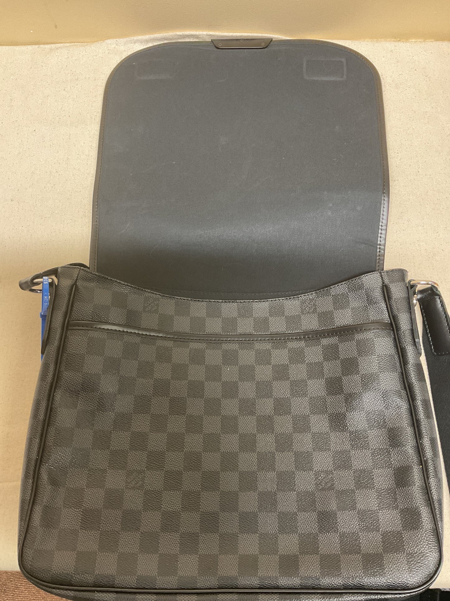 Crossbody Luxury Designer By Louis Vuitton In Black, Size:Medium