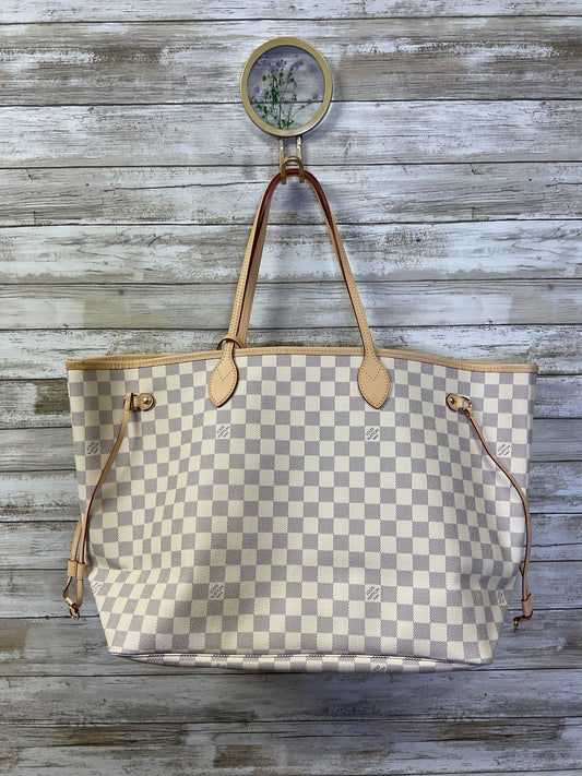Handbag Luxury Designer By Louis Vuitton In Grey & White, Size:Large