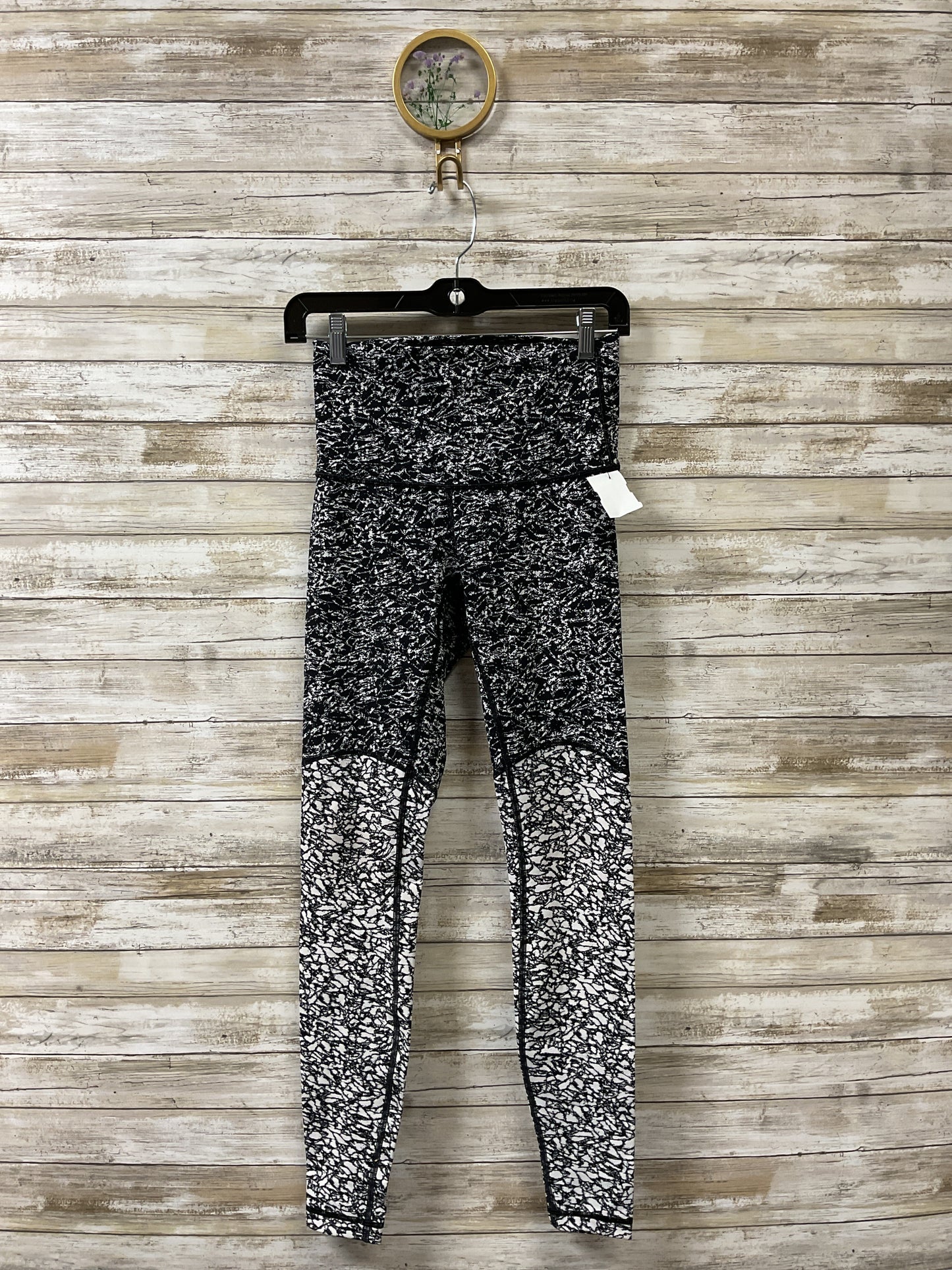 Athletic Leggings By Lululemon In Black & White, Size:6