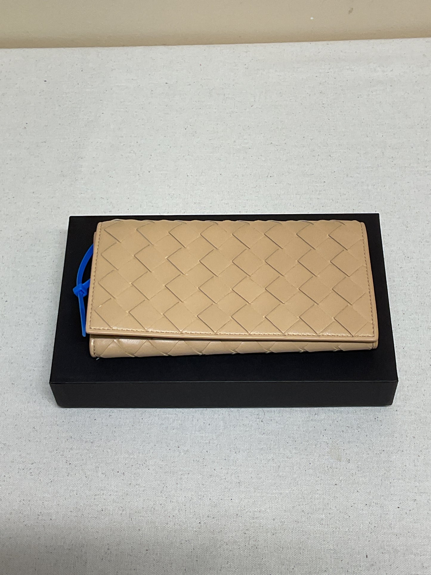 Wallet Luxury Designer By Bottega Veneta In Tan, Size:Large