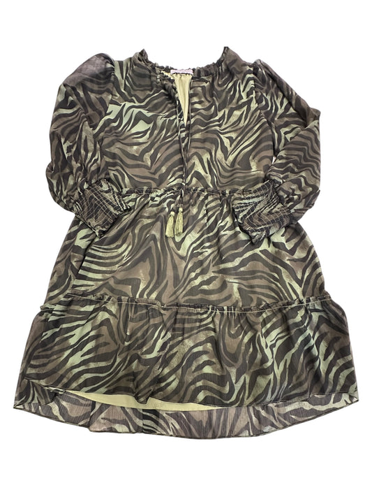 Dress Casual Short By Tart In Green, Size:L