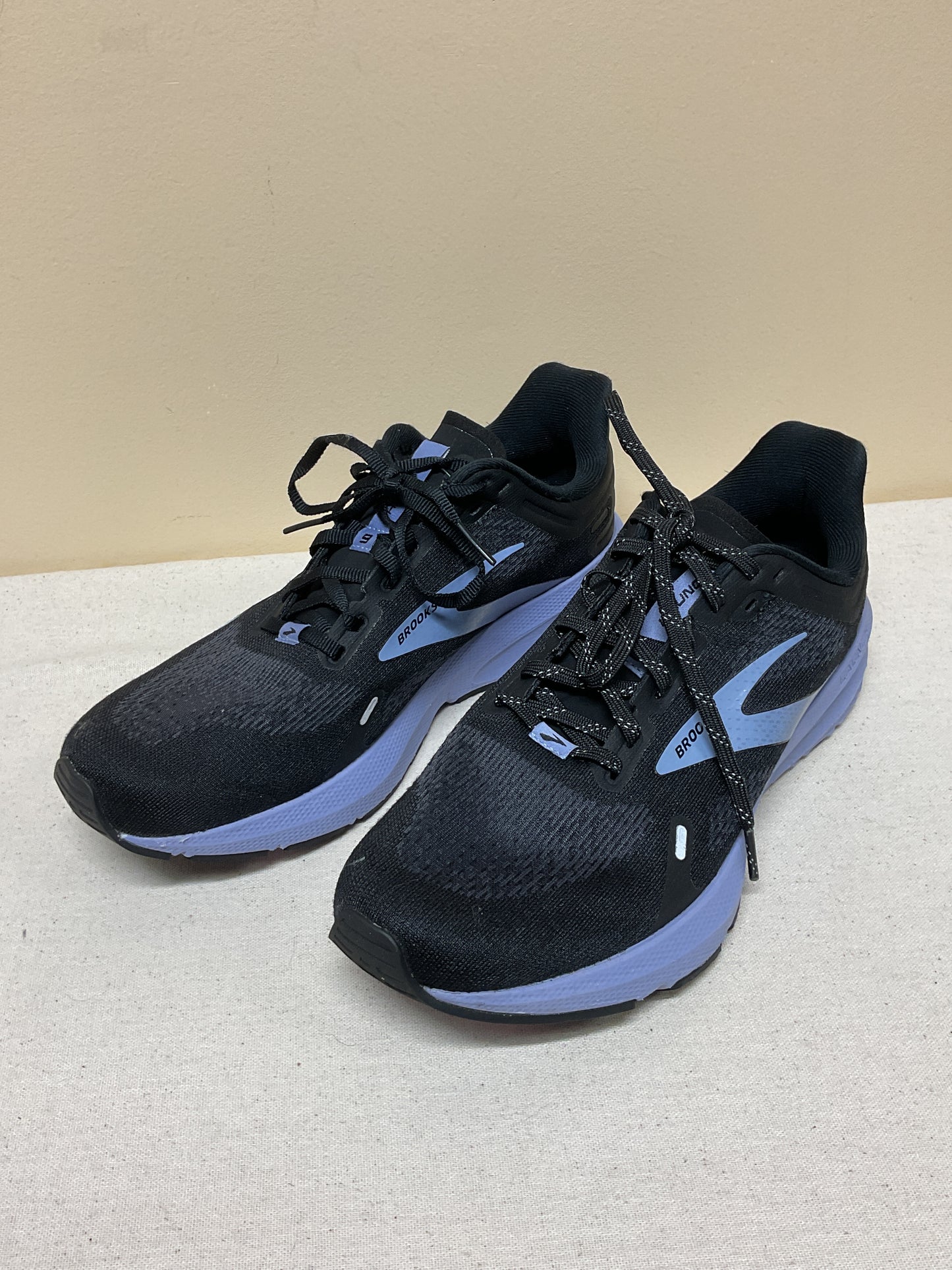 Shoes Athletic By Brooks In Blue & Purple, Size:9.5