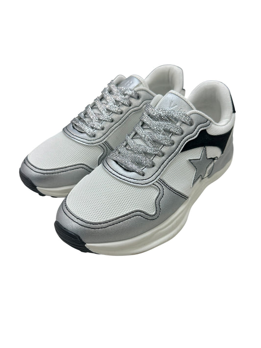 Shoes Sneakers By Vintage Havana In Silver & White, Size:10