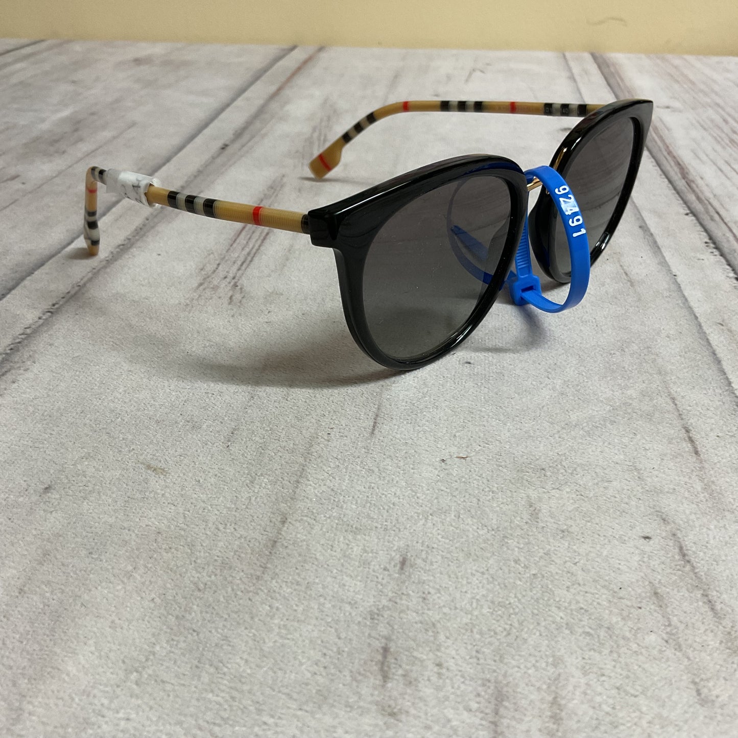 Sunglasses Luxury Designer By Burberry In Plaid Pattern