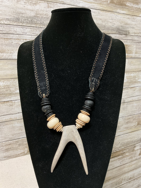 Necklace Statement By  Cmb In Black & Cream