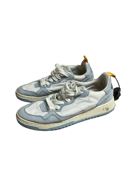 Shoes Sneakers By Clothes Mentor In Blue & White, Size:8.5
