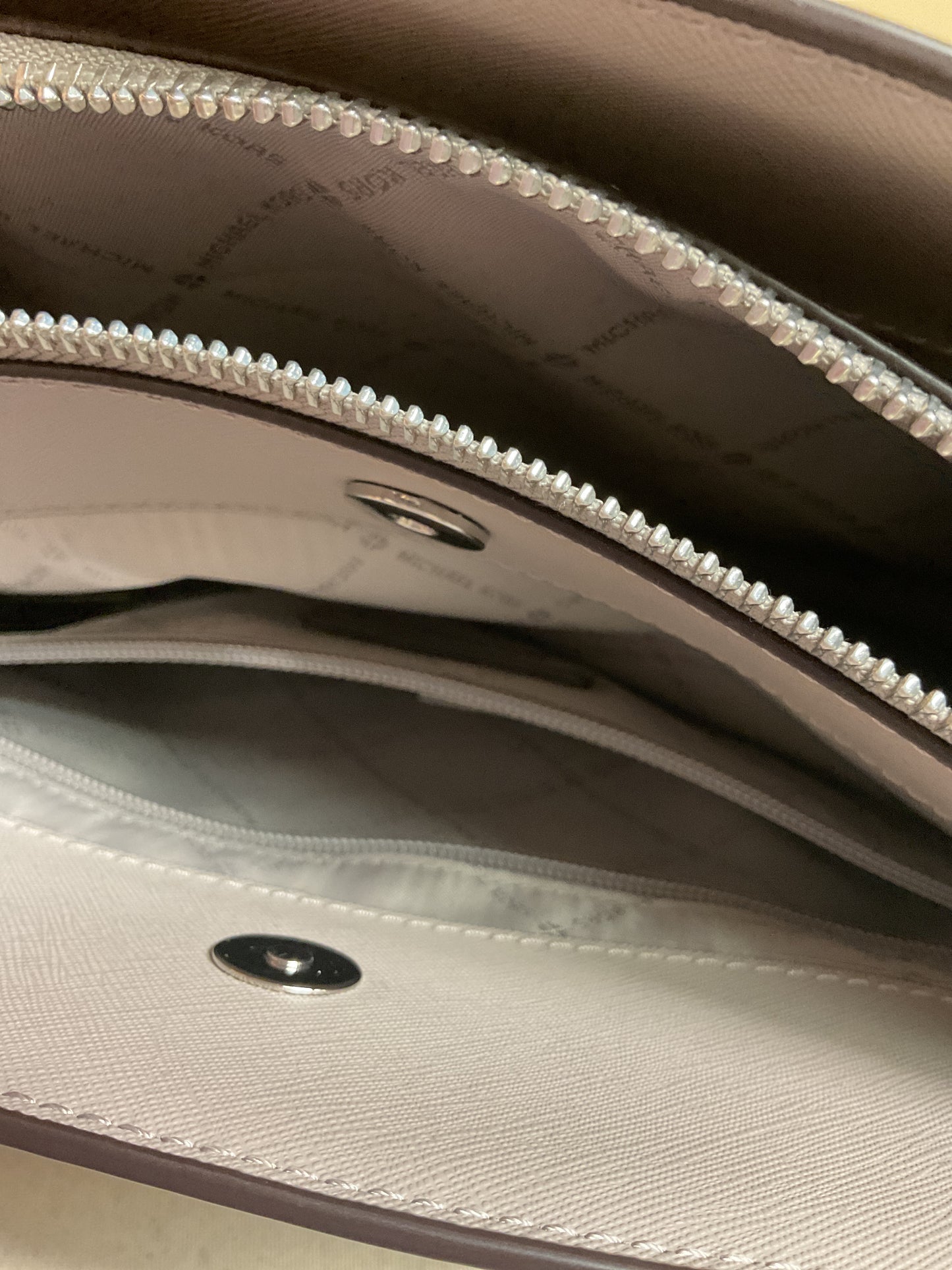 Handbag Designer By Michael Kors In Grey, Size:Medium