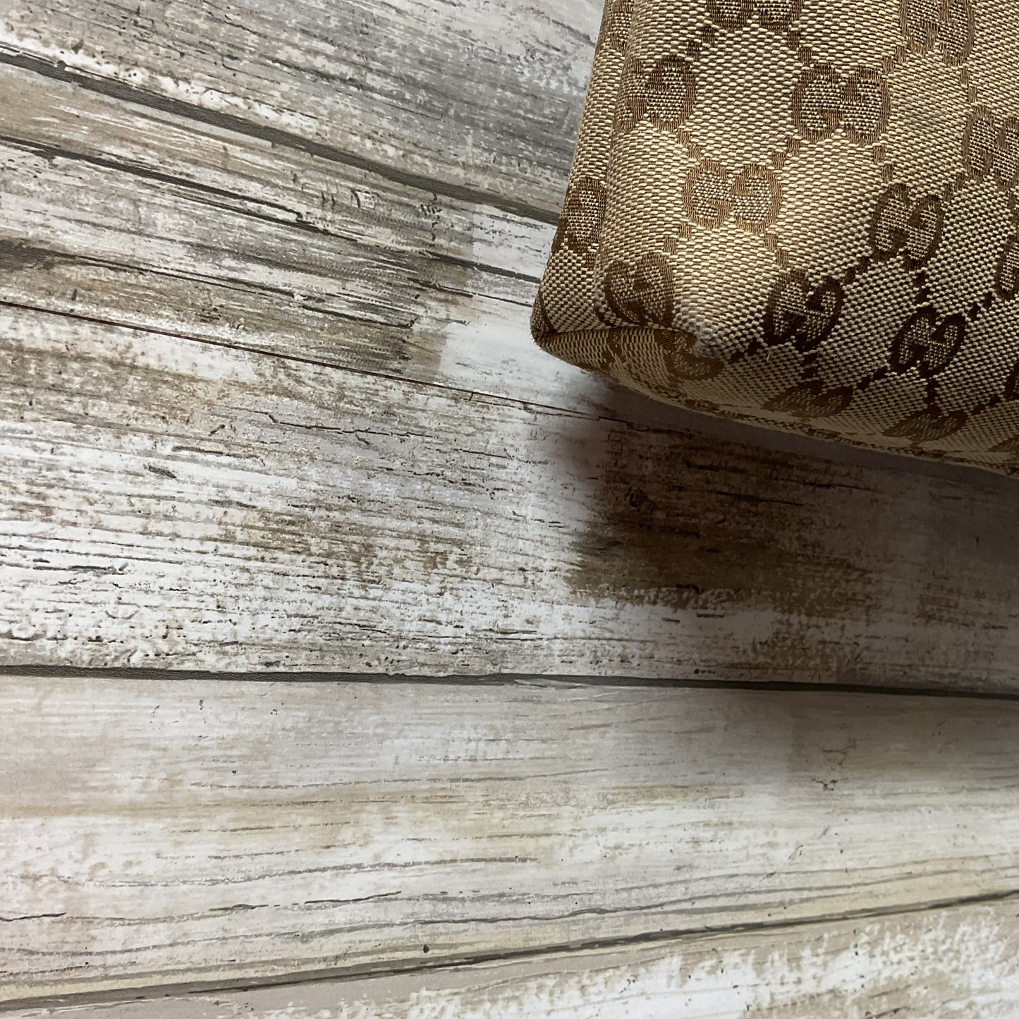 Crossbody Luxury Designer By Gucci In Cream & White, Size:Large