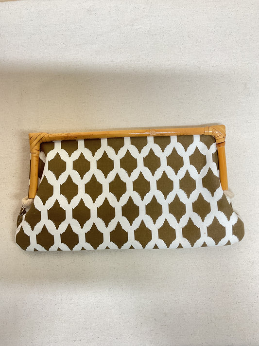 Clutch By Clothes Mentor In Tan & White, Size:Medium