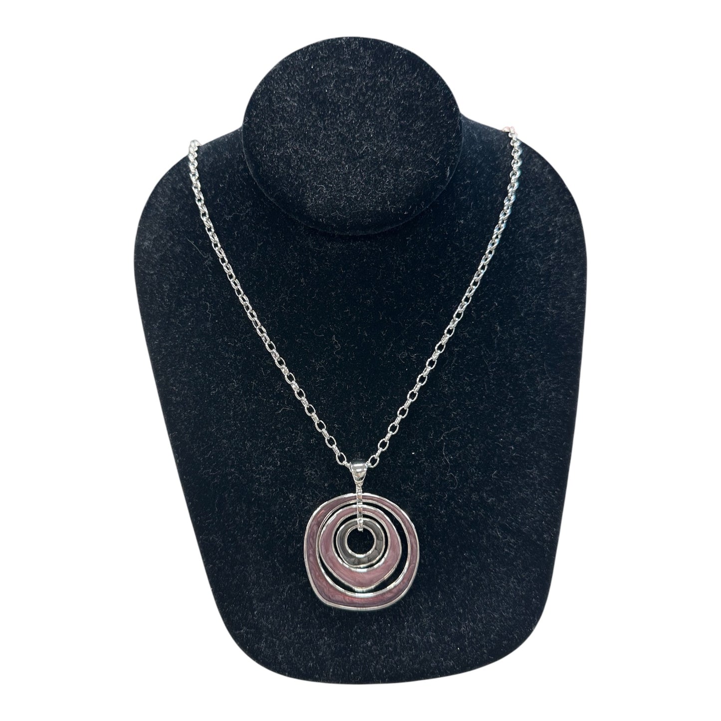 Necklace Pendant By Clothes Mentor In Silver