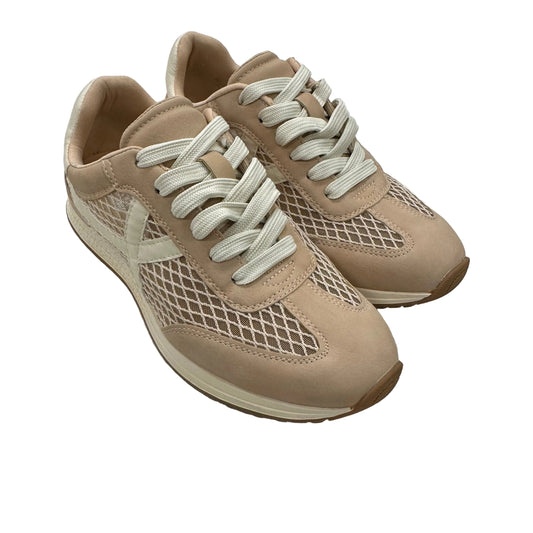 Shoes Sneakers By Dv In Beige, Size:6.5
