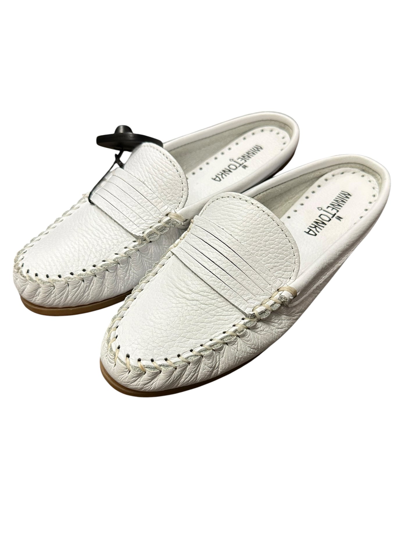 Shoes Flats By Minnetonka In White, Size:9