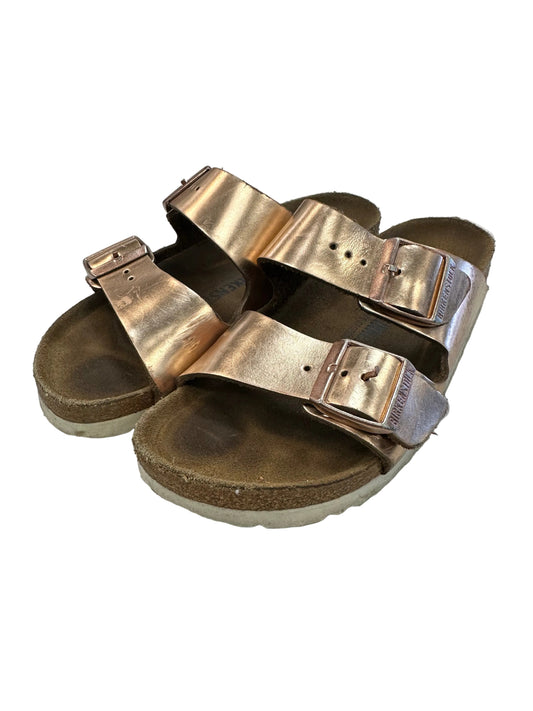 Sandals Flats By Birkenstock In Rose Gold, Size:7