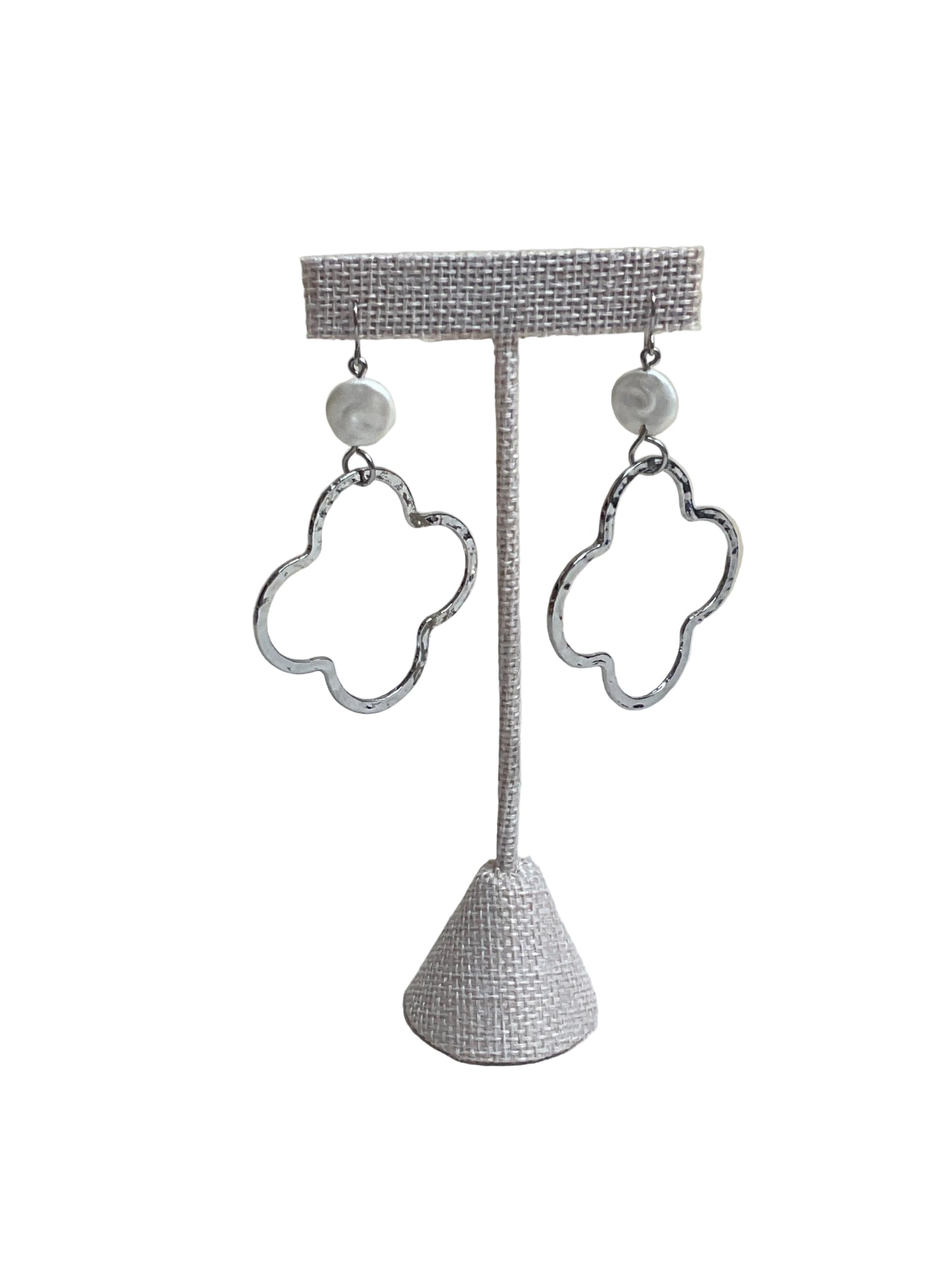 Earrings Dangle/Drop By Clothes Mentor In Silver & White