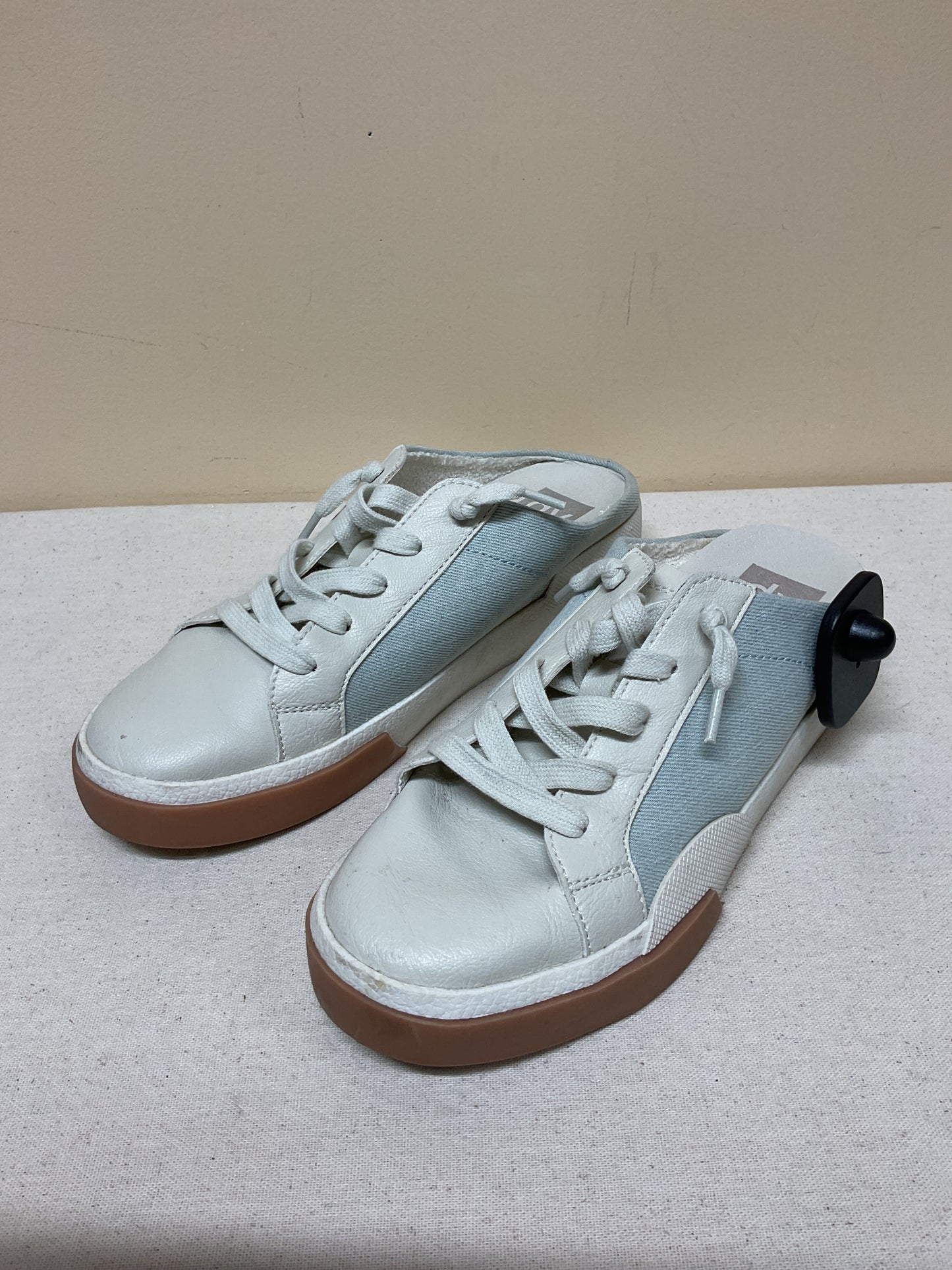 Shoes Sneakers By Dv In Blue & White, Size:7.5