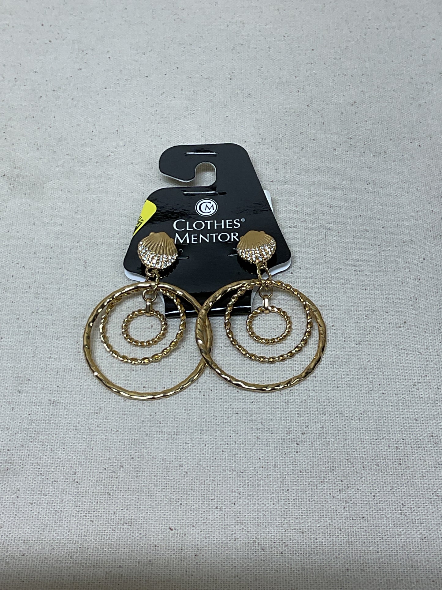 Earrings Dangle/Drop By Clothes Mentor In Gold