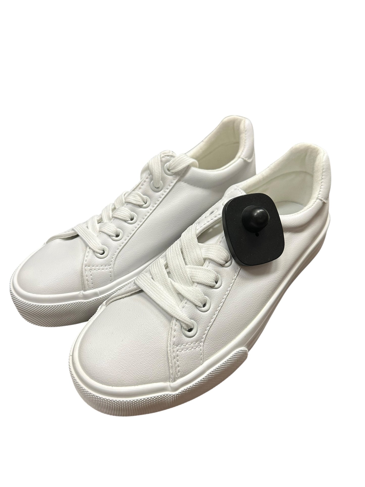 Shoes Sneakers By Cmf In White, Size:6