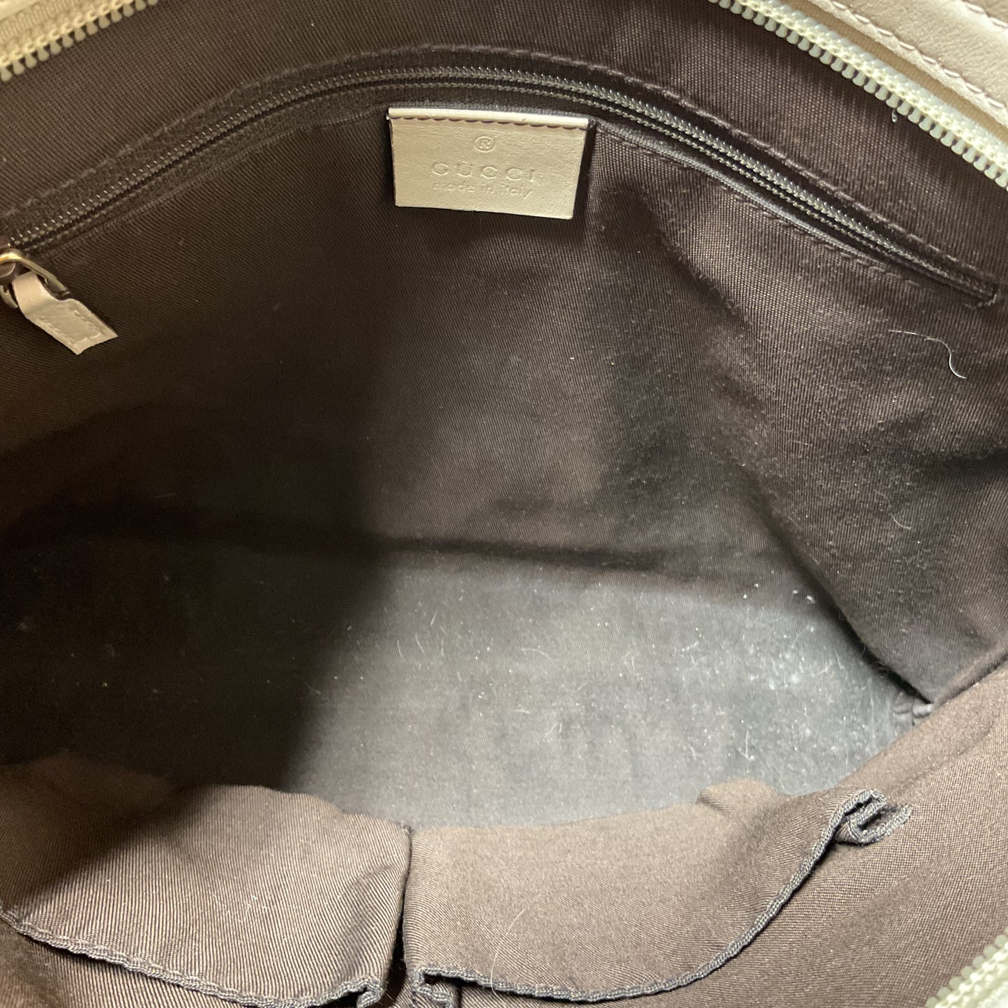 Crossbody Luxury Designer By Gucci In Cream & White, Size:Large