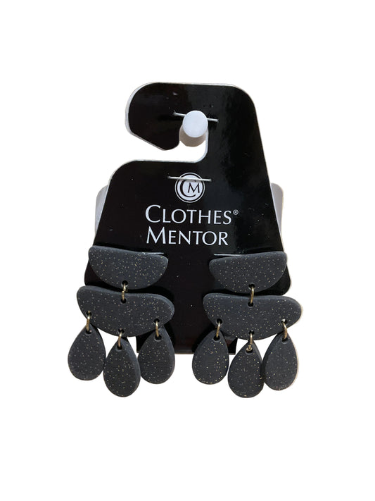 Earrings Dangle/Drop By Clothes Mentor In Black