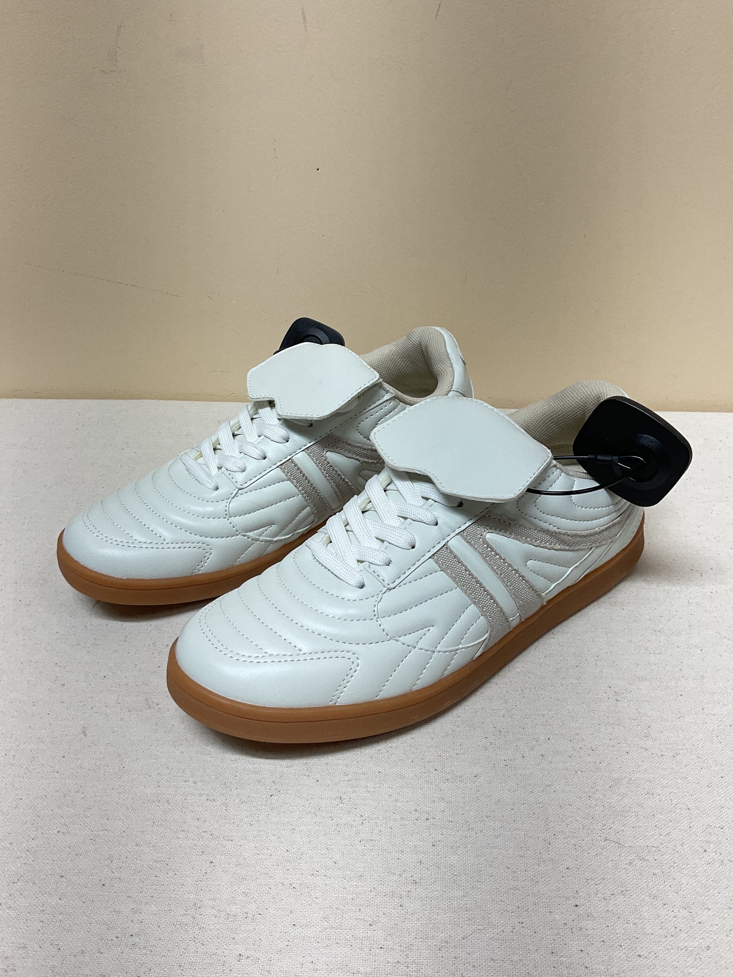 Shoes Sneakers By Steve Madden In Tan & White, Size:8