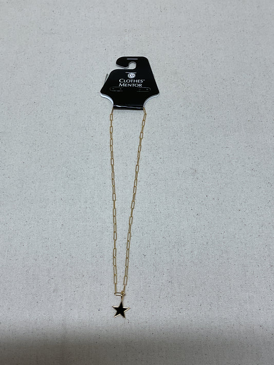 Necklace Charm By    Clothes Mentor In Gold