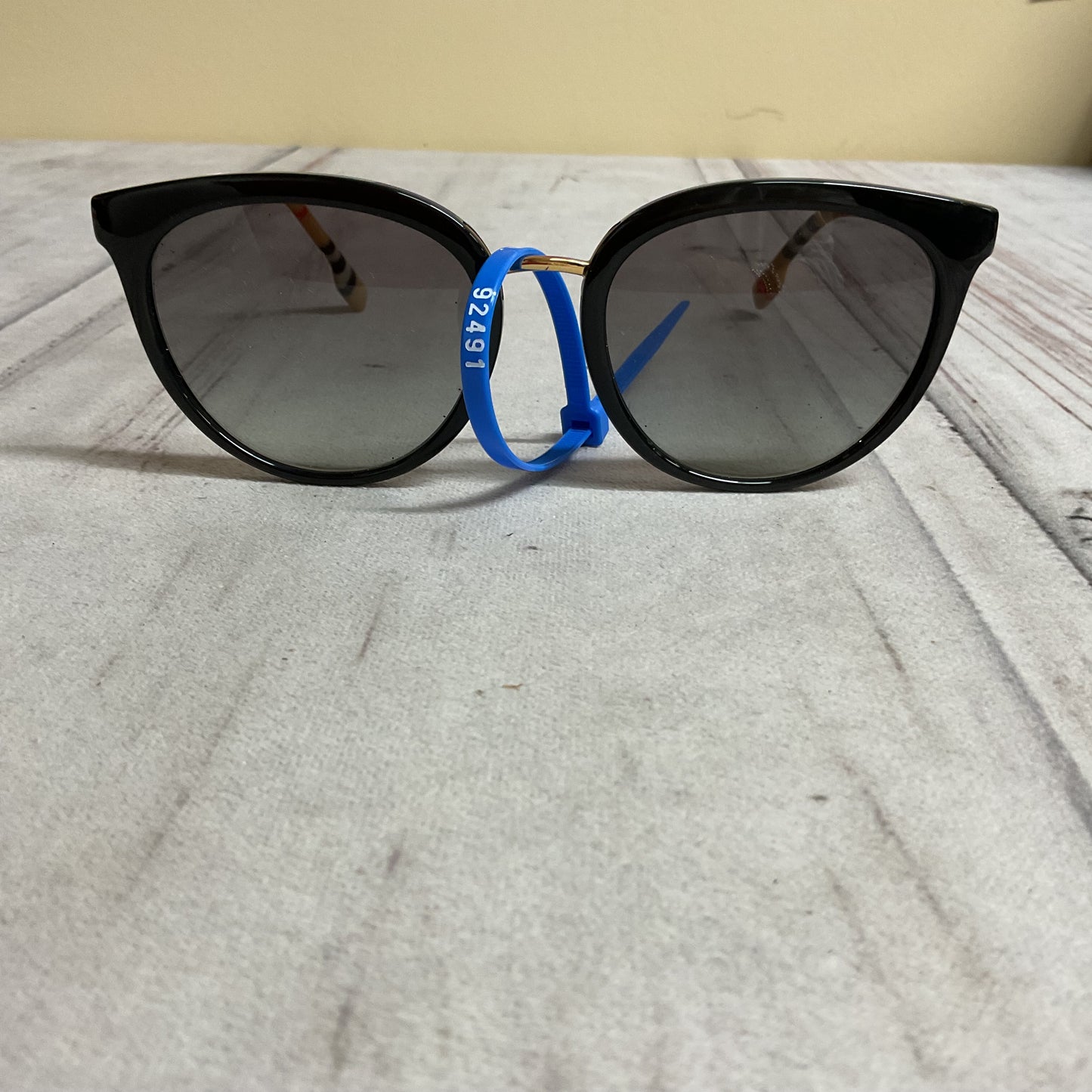 Sunglasses Luxury Designer By Burberry In Plaid Pattern