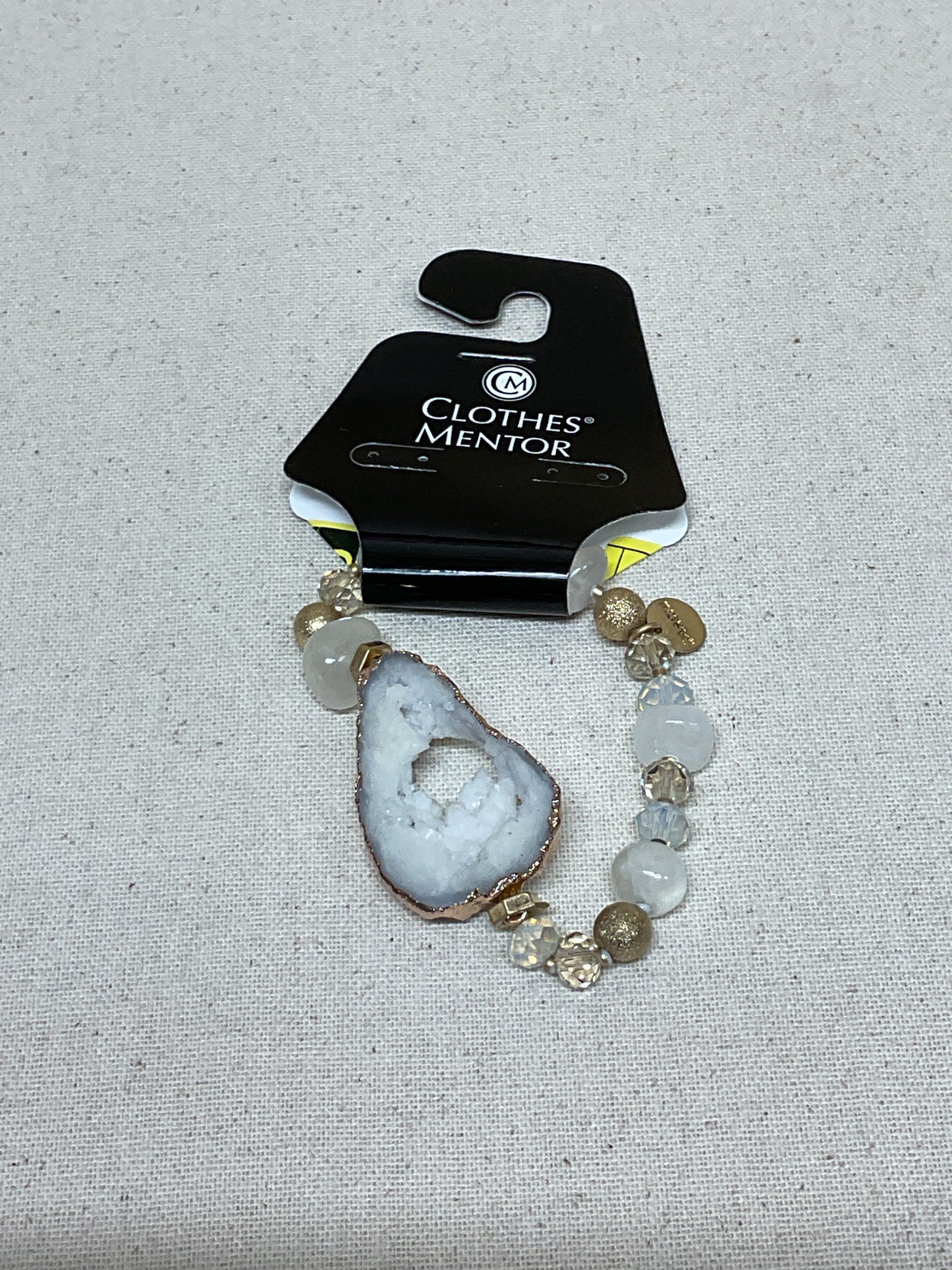 Bracelet Beaded By    Clothes Mentor In Cream & Grey
