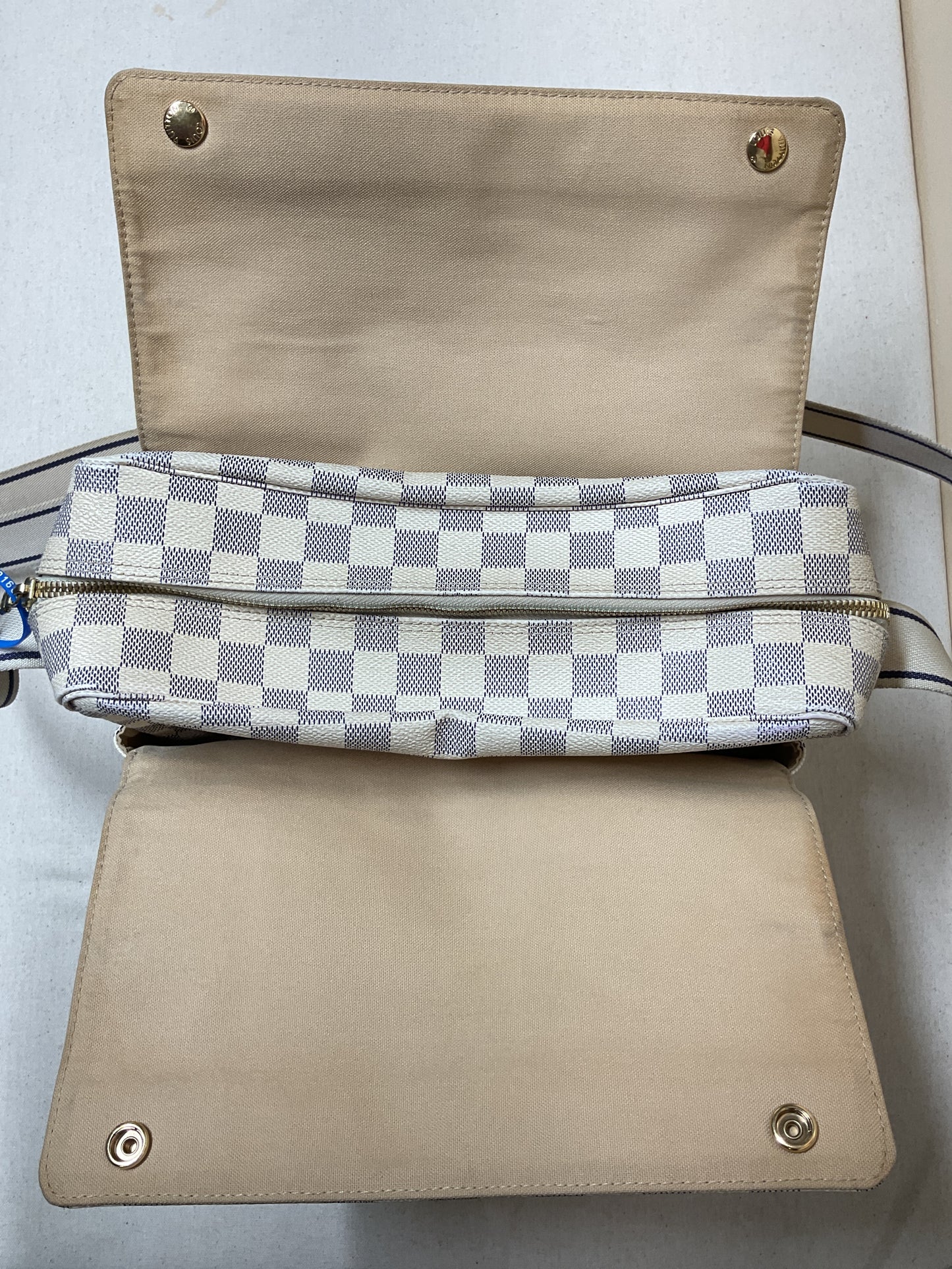 Handbag Luxury Designer By Louis Vuitton In Checkered Pattern, Size:Medium